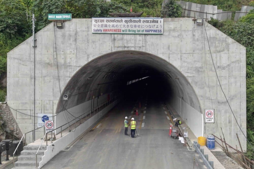 नागढुङ्गा सुरुङमार्ग सञ्चालनको संघारमा: २७ अर्बको परियोजनाले यातायातमा नयाँ युग ल्याउने