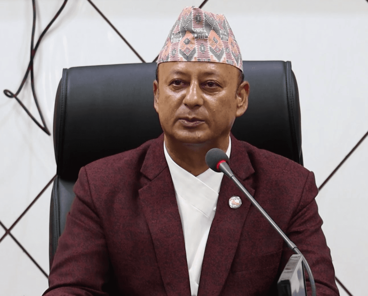 ऊर्जा मन्त्री खड्काविरुद्धको उजुरीमाथि अध्ययन थाल्यो संसदीय समितिले