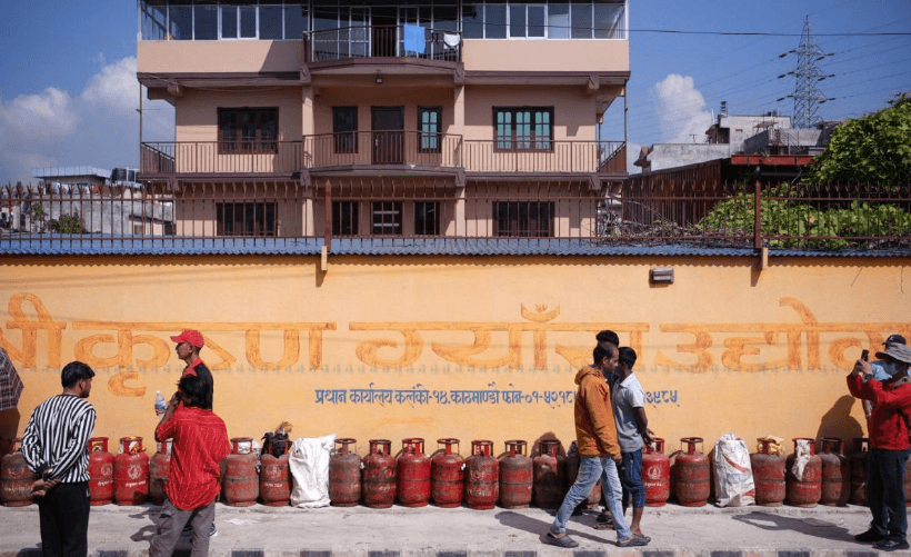 दसैंमा ग्यास अभाव हुन नदिन काठमाडौं उपत्यकामा ६ स्थानबाट सिलिन्डर साटफेर, अतिरिक्त शुल्क नलाग्ने
