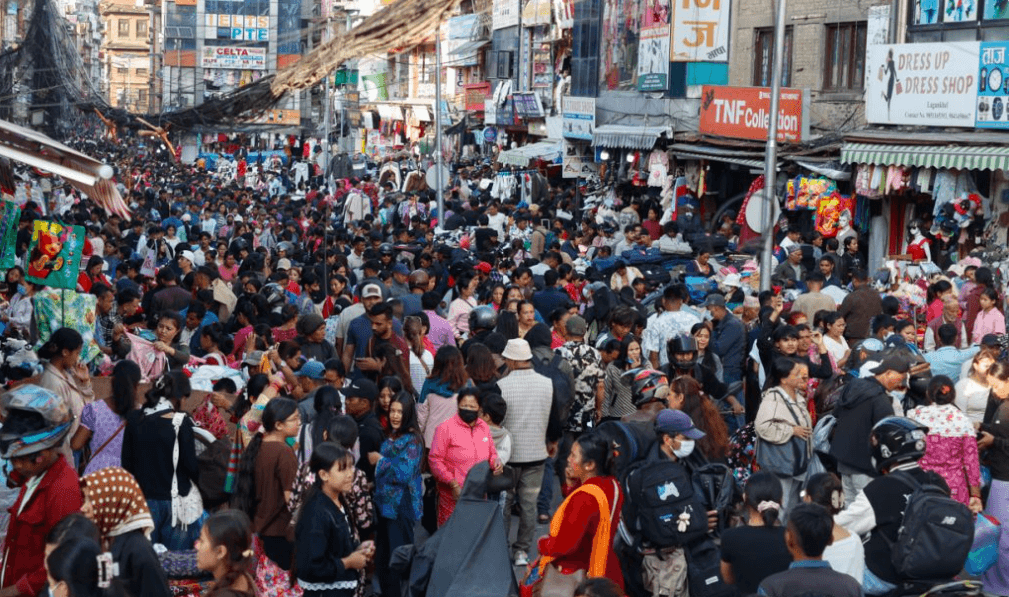 लगनखेल बजारमा दशैंको चहलपहल (तस्वीरहरू)