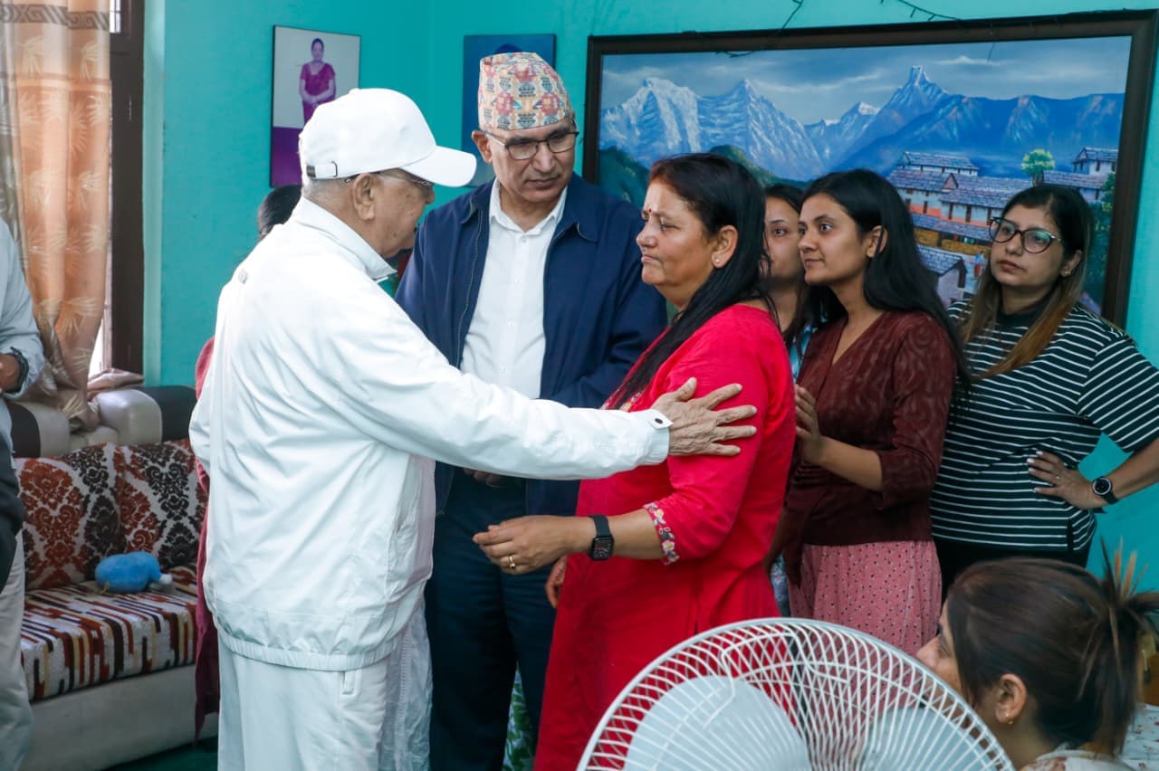 केपी ओलीद्वारा दिवंगत डा. विजय पौडेलको परिवारप्रति समवेदना व्यक्त