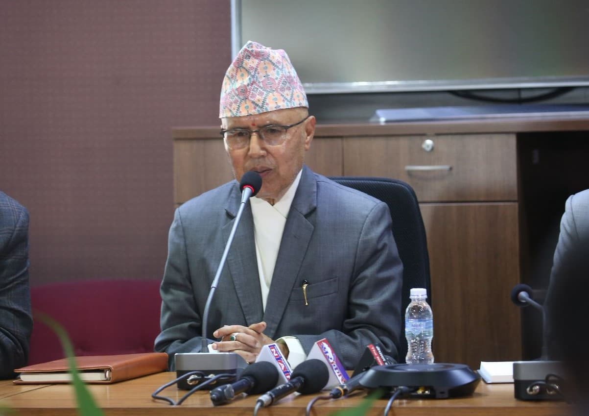 “निर्वाचनले अन्य क्षेत्रको विकासमा बाधा पुर्याएको छ” : अर्थमन्त्री रामेश्वर खनालको विश्लेषण