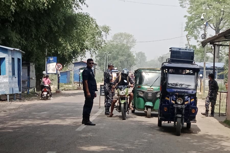 सय रुपैयाँमै करको कडाइ: भारतीय बजार सुनसान, सीमामा ८०%सम्म घट्यो चहलपहल”